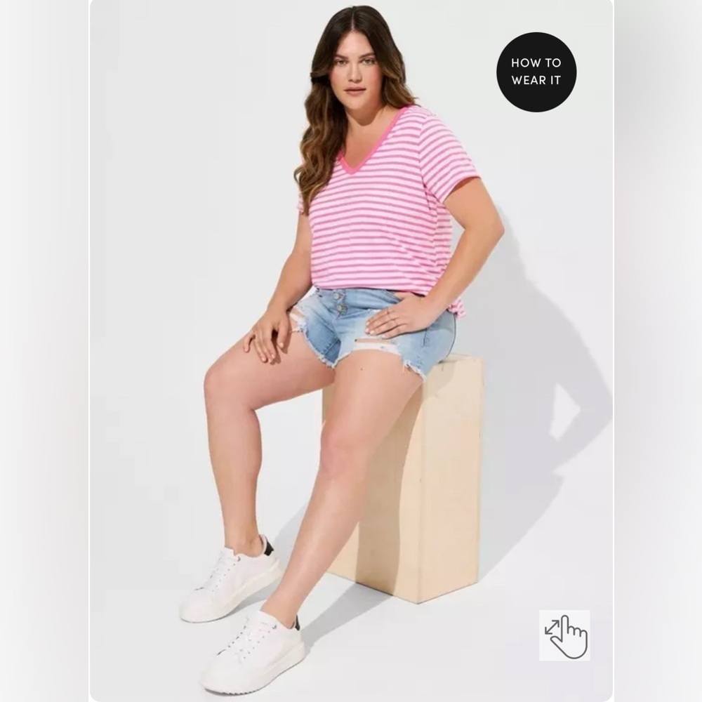 Torrid Girlfriend Signature Jersey V-Neck Tee - Picture 2 of 12